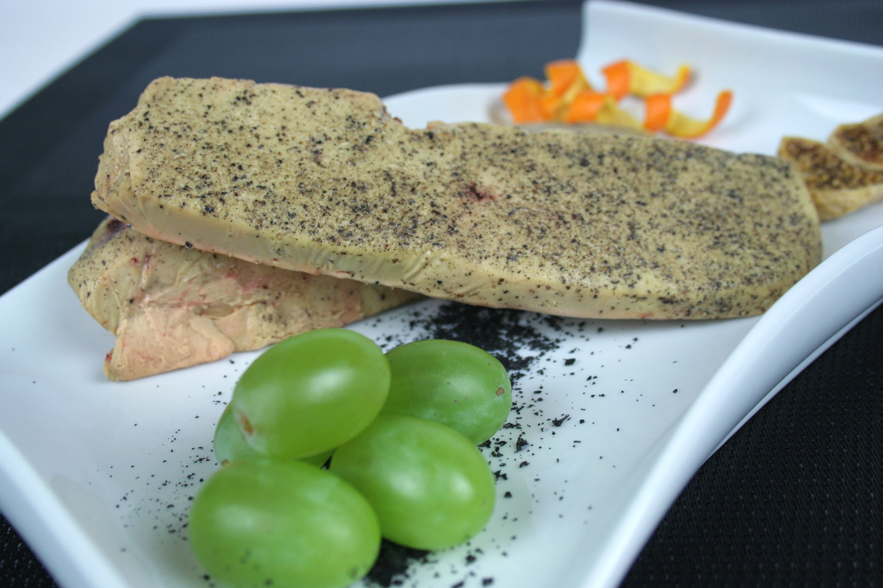 Filet de canard colvert au foie gras de Vendée sur un marc de